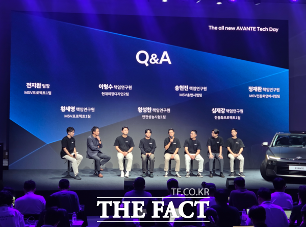 8세대 풀체인지 모델 '디 올 뉴 아반떼'가 혁신적인 디자인을 뛰어넘는 상품성을 갖춰 돌아왔다. 사진은 '디 올뉴 아반떼 테크데이' 현장. / 박성호 기자