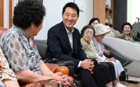  폭염 현장 찾은 오세훈…종로 어르신 무더위쉼터 점검