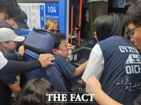  전장연, '버스 탑승 시위' 한 달째…무더위에 출근길 혼잡