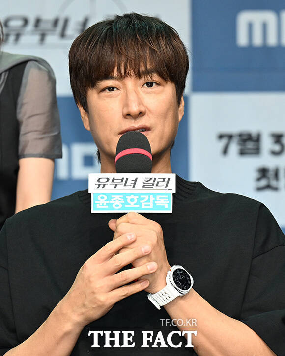 최우성과 정준원, 이은샘, 공효진, 이상이, 무진성(왼쪽부터)포즈를 취하고 있다.