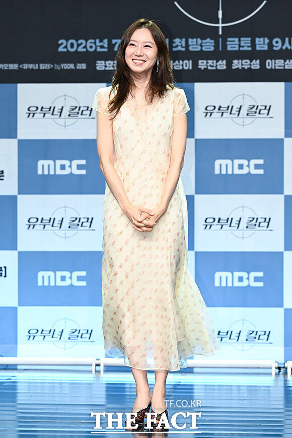 최우성과 정준원, 이은샘, 공효진, 이상이, 무진성(왼쪽부터)포즈를 취하고 있다.