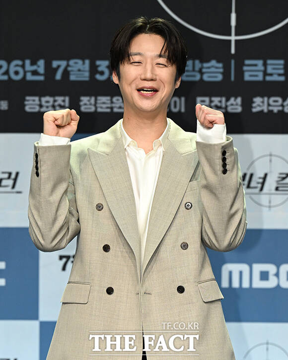 최우성과 정준원, 이은샘, 공효진, 이상이, 무진성(왼쪽부터)포즈를 취하고 있다.
