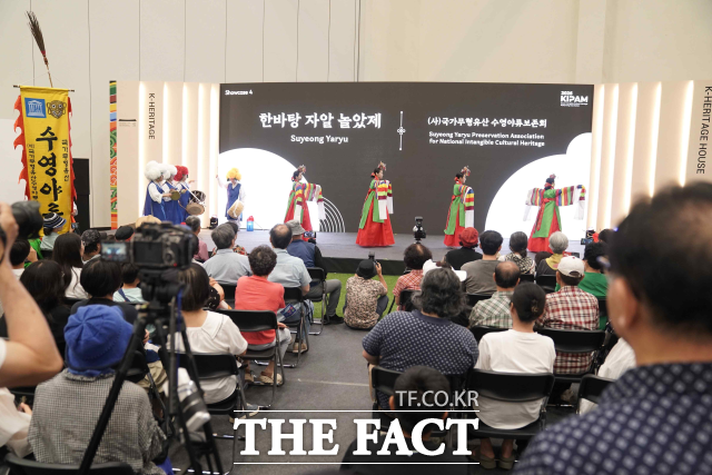 제48차 유네스코 세계유산위원회 대한민국관에서 행사가 진행되고 있다. /세계유산위원회