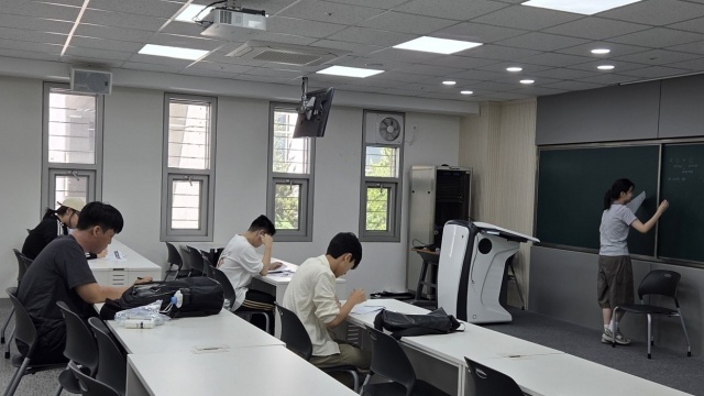 관악구가 서울대학교 인문대학 및 공과대학과 함께하는 ‘2026 서울대 인공서원 멘토링’ 참가자를 모집한다. /관악구