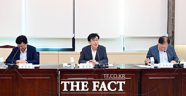 정기현 의료혁신위원장이 30일 오전 서울 종로구 정부서울청사에서 열린 제8차 의료혁신위원회 회의에 참석해 모두발언을 하고 있다. /임영무 기자