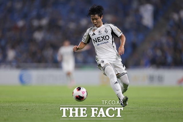 열일곱 살 축구 신동 김예건(전북)이 FC서울과 K리그1 선두 경쟁의 한복판에 선다./K리그