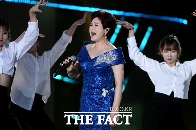 가수 김용임이 일본 방송에 처음으로 출연하며 본격적인 일본 시장 진출의 신호탄을 쏜다. 김용임은 오는 8월 5일 일본 BS 아사히 TV의 대표 음악 프로그램 '인생, 노래가 있다(人生、歌がある)' 녹화에 참여해 일본 시청자들과 첫 만남을 갖는다. /더팩트 DB