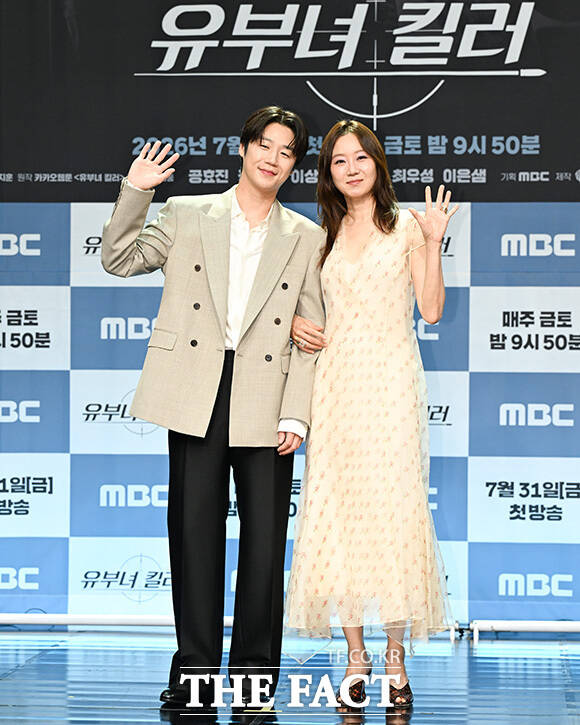 최우성과 정준원, 이은샘, 공효진, 이상이, 무진성(왼쪽부터)포즈를 취하고 있다.