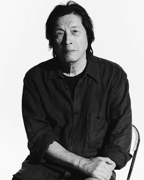 영화 '밀양' '버닝' 등을 연출한 이창동 감독이 8년 만의 신작 '가능한 사랑'으로 토론토영화제 트리뷰트 어워즈에서 에버트 감독상을 받는다. /넷플릭스
