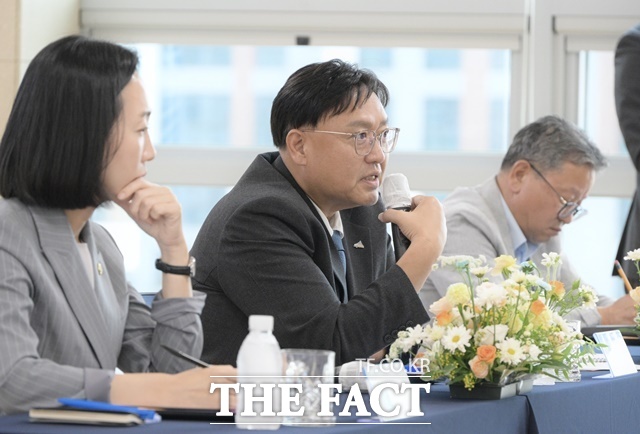 시민과의 대화를 하고 있는 조상호 세종시장. /세종시