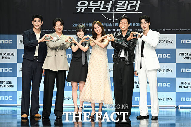 최우성과 정준원, 이은샘, 공효진, 이상이, 무진성(왼쪽부터)포즈를 취하고 있다.