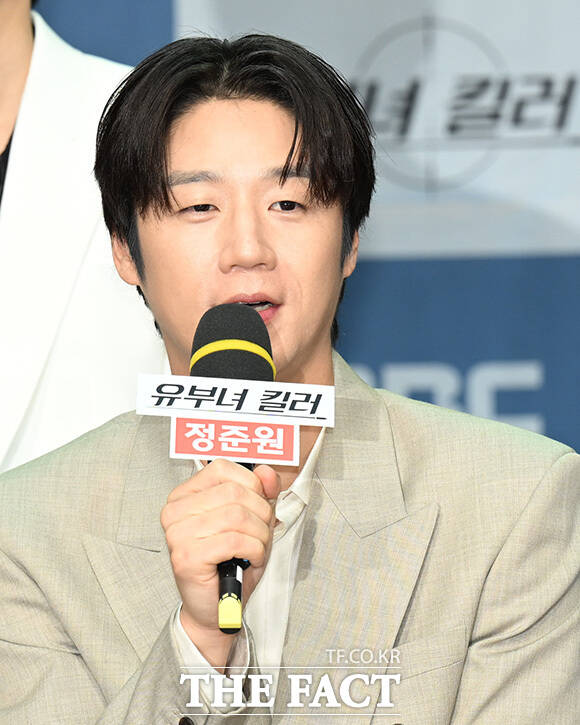 최우성과 정준원, 이은샘, 공효진, 이상이, 무진성(왼쪽부터)포즈를 취하고 있다.