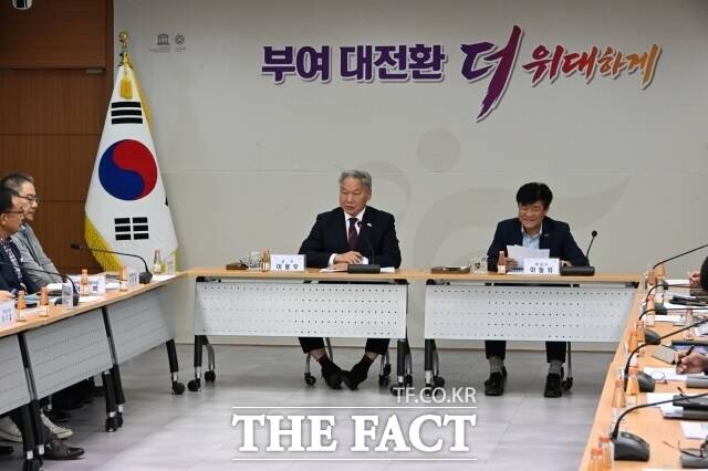 28일 충남 부여군이 최근 군청 서동브리핑실에서 '2026 국가유산 미디어아트 부여 정림사지'의 성공적인 개최를 위한 실행계획 보고회를 열고 있다. /부여군