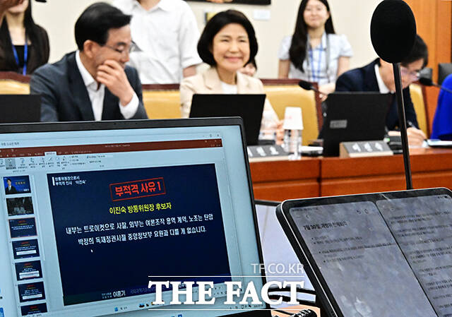 이진숙 국민의힘 의원이 30일 오전 서울 여의도 국회에서 열린 과학기술정보방송통신위원회 전체회의에 참석해 인사말을 하고 있다. /국회=배정한 기자