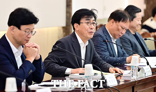 정기현 의료혁신위원장이 30일 오전 서울 종로구 정부서울청사에서 열린 제8차 의료혁신위원회 회의에 참석해 모두발언을 하고 있다. /임영무 기자