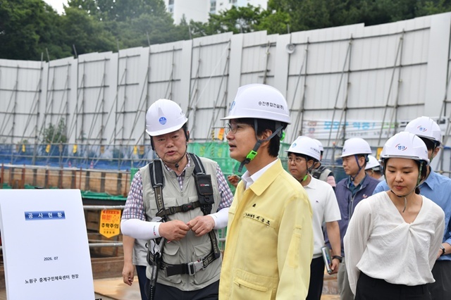 노원구가 공공건축공사의 품질관리 체계를 강화한다. 사진은 서준오 노원구청장(가운데)/노원구