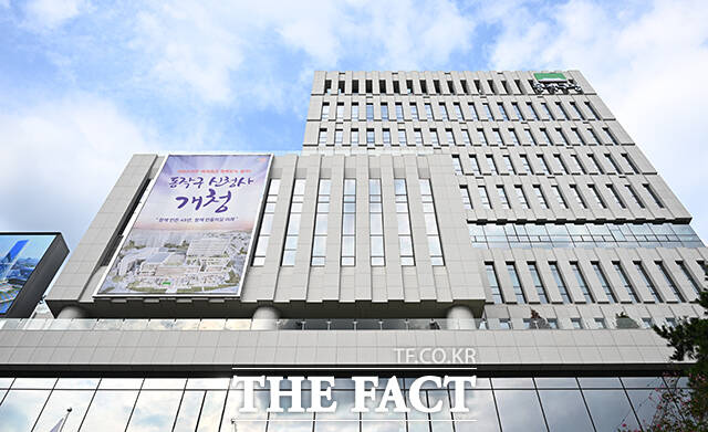 동작구가 관내 장애인의 생활안정과 사회참여를 지원하기 위해 오는 8월 1일부터 장애인 전동보장구 보험을 시행한다 /더팩트 DB