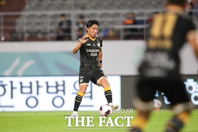 새로운 스타탄생을 예고한 충남 아산의 19세 공격수 박주영./K리그