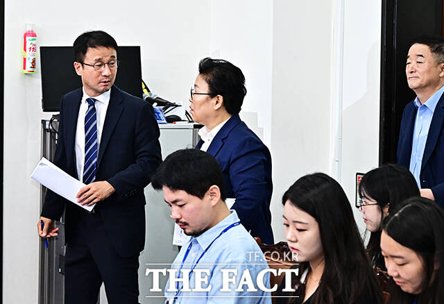 한병도 더불어민주당 대표 직무대행 겸 원내대표가 31일 오전 서울 여의도 국회에서 열린 최고위원회의에 참석해 모두발언을 하고 있다. /국회=배정한 기자