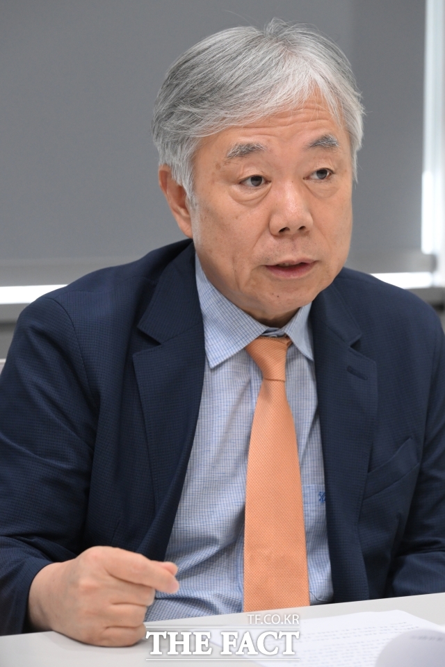 조영삼 법무법인 대륜 학교폭력대응그룹장이 28일 서울 서초구 법무법인대륜 서초분사무소에서 <더팩트>와 인터뷰를 하고 있다. /김성렬 기자