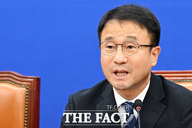 한병도 더불어민주당 대표 직무대행 겸 원내대표가 31일 오후 서울 여의도 국회에서 열린 현안 관련 기자간담회에서 모두발언을 하고 있다. /국회=남용희 기