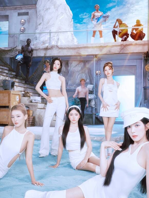 앨범은 여름이라는 테마 아래, 보사노바, 레게, 댄스, 클래식, 어쿠스틱 등 다양한 장르와 서로 다른 분위기의 총 5곡으로 구성된다. /SM엔터