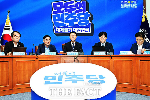 한병도 더불어민주당 대표 직무대행 겸 원내대표가 31일 오전 서울 여의도 국회에서 열린 최고위원회의에 참석해 모두발언을 하고 있다. /국회=배정한 기자