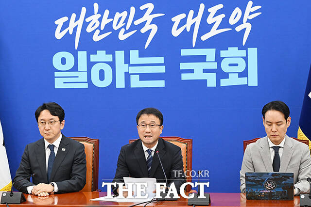 한병도 더불어민주당 대표 직무대행 겸 원내대표가 31일 오후 서울 여의도 국회에서 열린 현안 관련 기자간담회에서 모두발언을 하고 있다./국회=남용희 기자