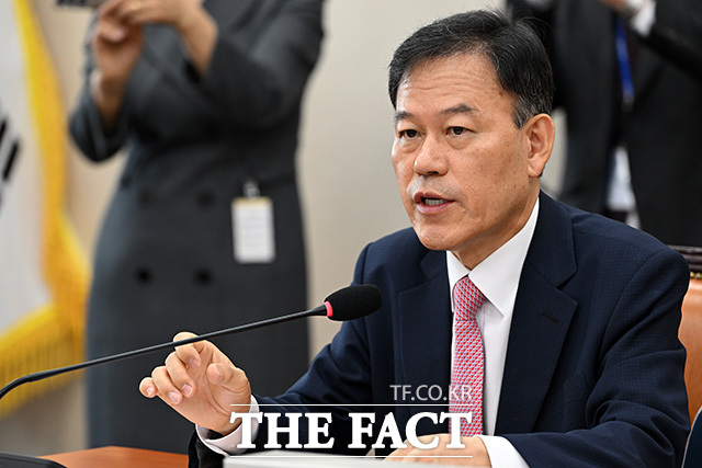 윤한홍 국회 정무위원장이 5월 14일 오전 서울 여의도 국회에서 열린 정무위원회 전체회의에서 발언을 하고 있다./남용희 기자