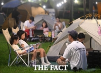  오세훈 표 야간경제 1호 '한강 밤핑' 개장 [포토]