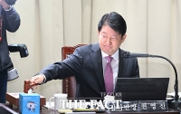  권영진 '멱살 항의' 탈당 권유에 
