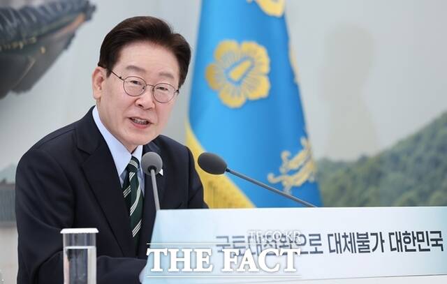 이재명 대통령은 미국·남미 순방에서 돌아와 4일부터 2차 부처 업무보고를 재개한다 이 대통령이 7월 16일 청와대 영빈관에서 2차 업무보고를 주재하고 있다. /뉴시스