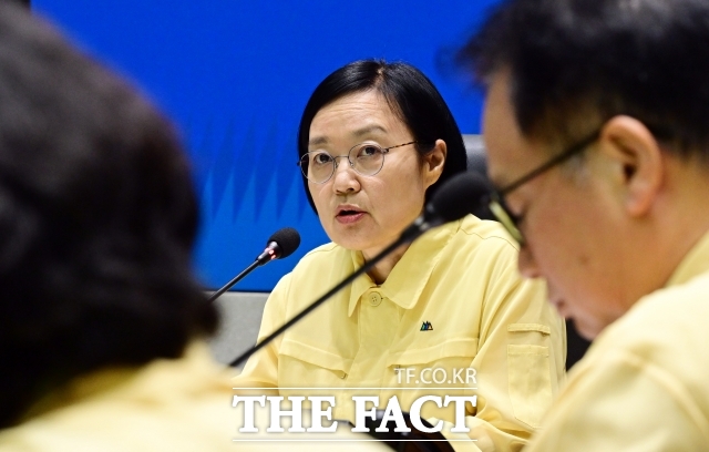 한성숙 국무총리가 중대본 2단계 가동에 따라 관계부처와 지방정부에 폭염 대응 강화와 취약계층 보호, 현장 안전관리를 긴급 지시했다. /임영무 기자