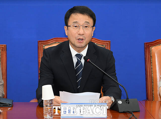 한병도 더불어민주당 대표 직무대행 겸 원내대표가 3일 오후 서울 여의도 국회에서 형사소송법 개정 국민보고회를 열고 발언하고 있다. /국회=박헌우 기자