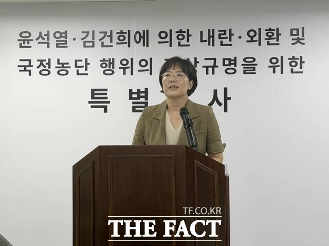 3대 특검(내란·김건희·채상병) 미제 의혹을 수사하는 권창영 특별검사팀(종합특검) 김지미 특검보가 7월 27일 오후 경기 과천시 사무실에서 정례 브리핑을 열고 있다. /김해인 기자
