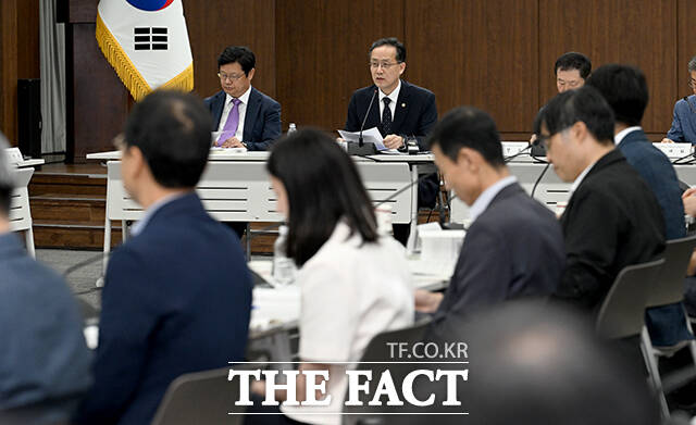 이형일 재정경제부 1차관이 3일 오후 서울 중구 은행회관에서 열린 제59차 세제발전심의위원회에 참석해 모두발언 하고 있다. /박상민 기자