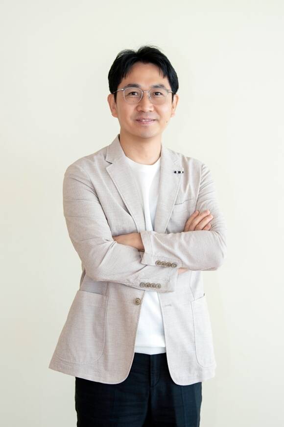 이승영 감독이 최근 서울 종로구 한 카페에서 <더팩트>와 만나 SBS 금토드라마 '김부장'과 관련된 이야기를 나눴다. /SBS