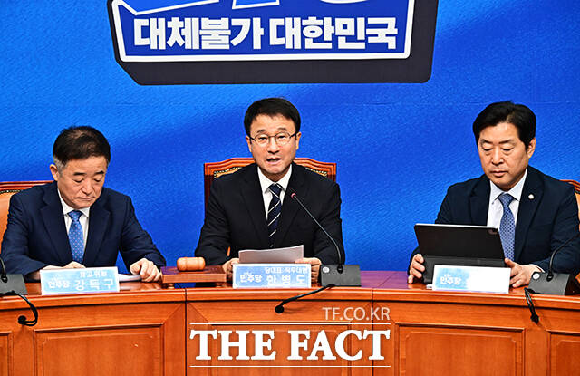 한병도 더불어민주당 대표 직무대행 겸 원내대표가 3일 오전 서울 여의도 국회에서 열린 최고위원회의에 참석해 모두발언을 하고 있다. /국회=배정한 기자
