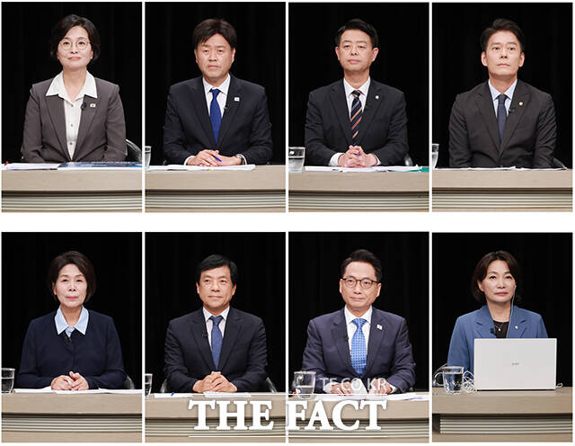 임미애, 김용, 김영호, 한민수, 최민희, 이성윤, 박선원, 서미화 더불어민주당 최고위원 후보(왼쪽부터)가 토론 준비를 하고 있다.