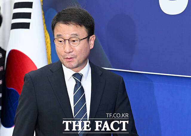 한병도 더불어민주당 대표 직무대행 겸 원내대표가 3일 오후 서울 여의도 국회에서 형사소송법 개정 국민보고회를 열고 발언하고 있다. /국회=박헌우 기자