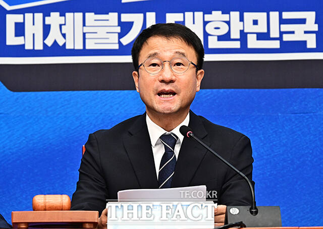 한병도 더불어민주당 대표 직무대행 겸 원내대표가 3일 오전 서울 여의도 국회에서 열린 최고위원회의에 참석해 모두발언을 하고 있다. /국회=배정한 기자
