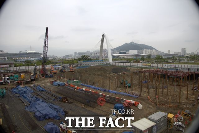 부산항 북항 복합환승센터 공사 현장. / 손연우 기자