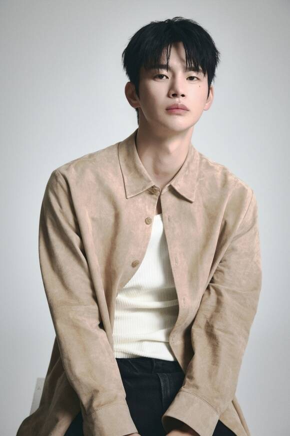배우 서인국이 자신은 항상 '성장'이라는 키워드에 매력을 느끼는 것 같다며 마찬가지로 자신 또한 앞으로도 계속해서 꾸준히 좋은 작품으로 보답할 수 있는 노력하는 배우가 되겠다고 밝혔다. /스토리제이컴퍼니