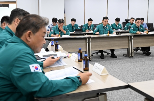 서울시는 3일 오전 행정1부시장 주재로 폭염 긴급대책회의를 열고 시민 보호와 현장 안전관리 대책을 종합 점검했다. /서울시