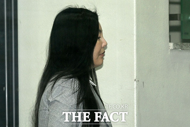 300억 원대 사기 혐의를 받는 차가원 피아크그룹 회장 겸 원헌드레드 대표가 3일 오전 서울 서초구 서울중앙지방법원에서 열린 구속 전 피의자 심문(영장실질심사)에 출석하고 있다. /서예원 기자