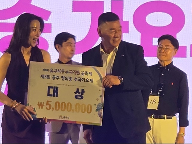 서화선은 최근 열린 정의송가요제에서 금잔디의 '밀애'(정의송 작곡)를 열창해 최고상인 대상을 차지했다. 부상으로는 상금 500만원을 받았다. /정의송가요제