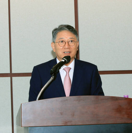 지난 2일 서울 용산구 그랜드하얏트에서 'KGM-체리자동차 글로벌 동반 성장을 위한 전략적 투자 계약 체결식'이 열렸다. 사진은 곽재선 KGM 회장 / KGM