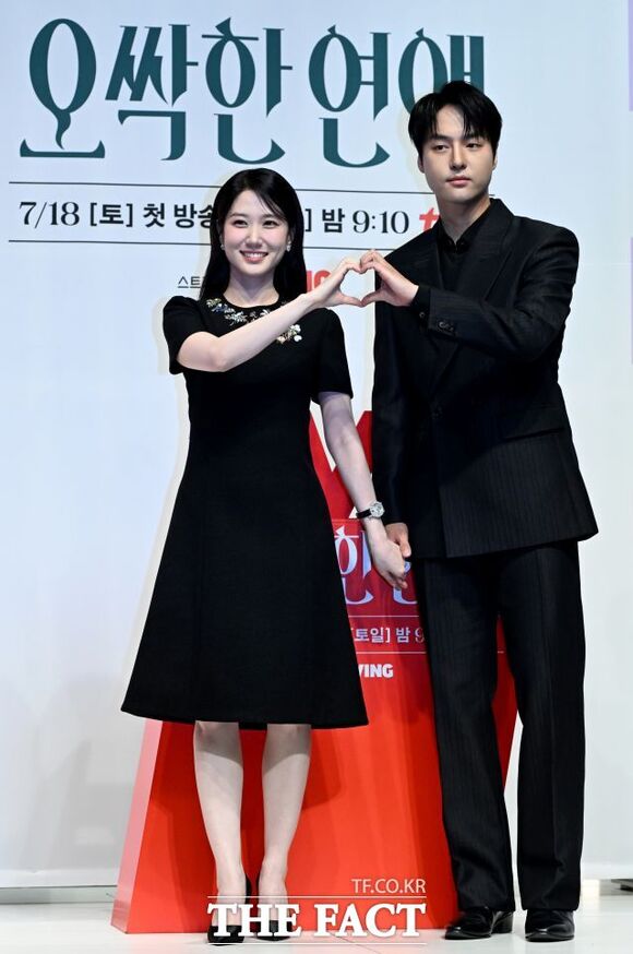 배우 박은빈(왼쪽)과 양세종이 의기투합한 tvN 토일드라마 '오싹한 연애'가 방송 6회 만에 시청률 6%를 기록했다. 사진은 지난 14일 서울 강남구 엘리에나 호텔에서 열린 제작발표회에 참석한 모습. /박상민 기자