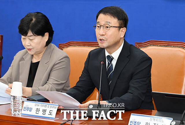 한병도 더불어민주당 대표 직무대행 겸 원내대표가 3일 오후 서울 여의도 국회에서 형사소송법 개정 국민보고회를 열고 발언하고 있다. /국회=박헌우 기자