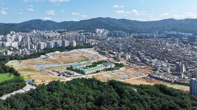 4일 정비업계에 따르면 상대원2구역 재개발 조합과 DL이앤씨가 사업 정상화를 위한 대화에 나설 전망이다. /성남시